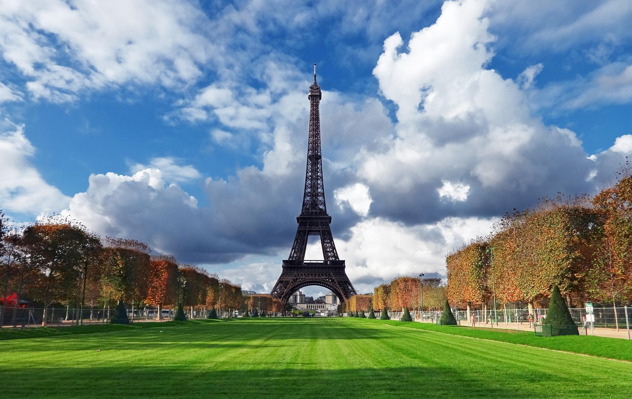 Day Trip: Return Flights from Manchester (MAN) to Paris Beauvais (BVA) from £40 (24 Sep & 1 Oct) One Under Seat Bag Incl. No Hotel Needed