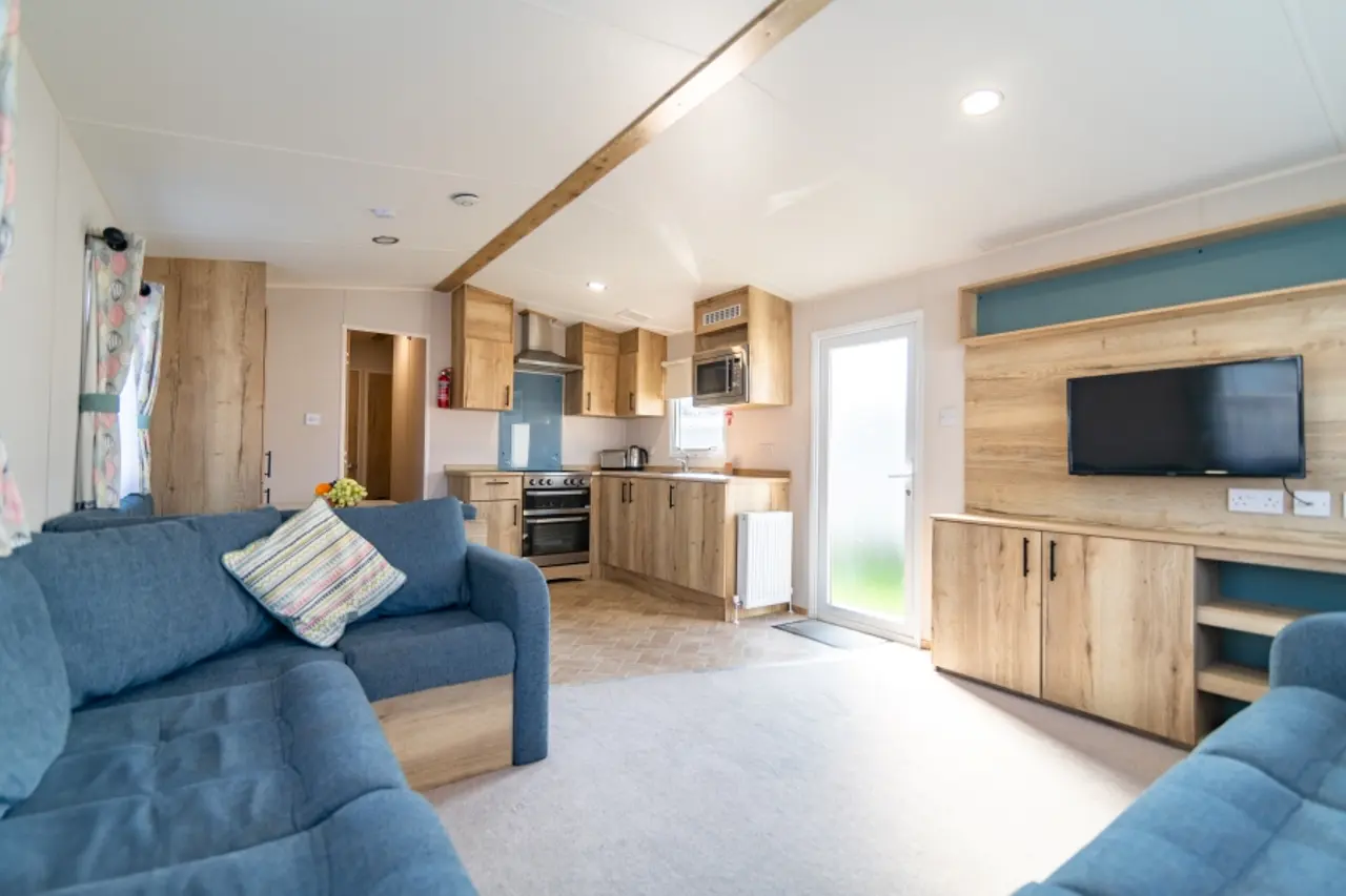 4-Nts Sleeps-8 | 31Aug-04Sep | 3-Bedroom Essex Static Home Lounge, Kitchen, Bathroom, Central Heating & Dbl Glazing under £5.13pp per night