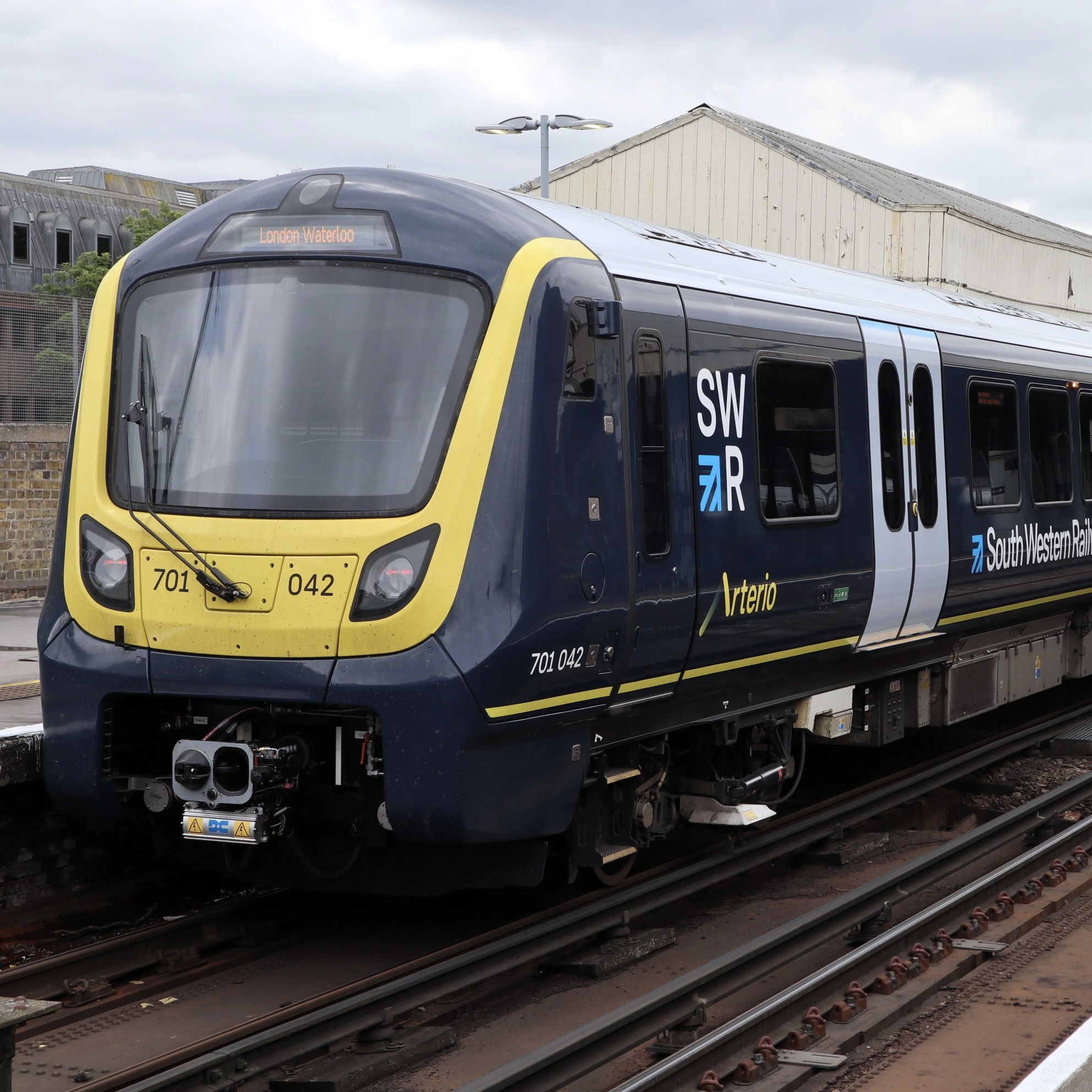SWR Flash Sale - train tickets to and from London £3, £6, £9, £12 - 3,000,000 sale tickets