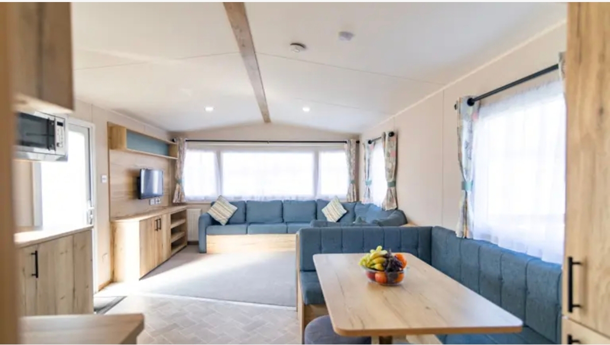 31 Aug - 4 Sept, 4 nights Gold Caravan at Hedley Wood, Cornwall - Sleeps 8