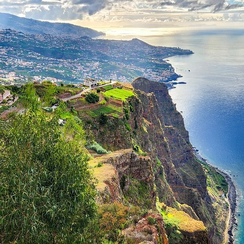 19-26 August, Return flights to Madeira Funchal from Edinburgh with Ryanair - hand luggage 40x20x30cm