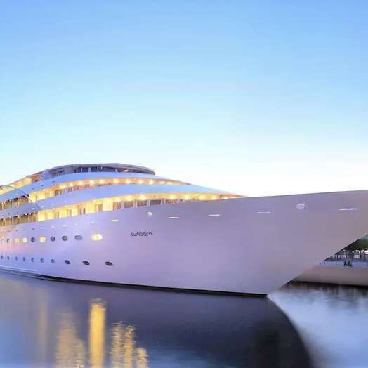London 4* Sunborn Yacht hotel - overnight stay king room w/ dock view for 2 people - £99 to £109 per night - select dates Aug / Sep / Jan