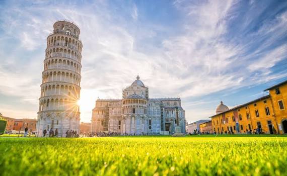 22-29 September, Return flights to Pisa, Italy from London Stansted with Ryanair - hand luggage 40x20x30cm