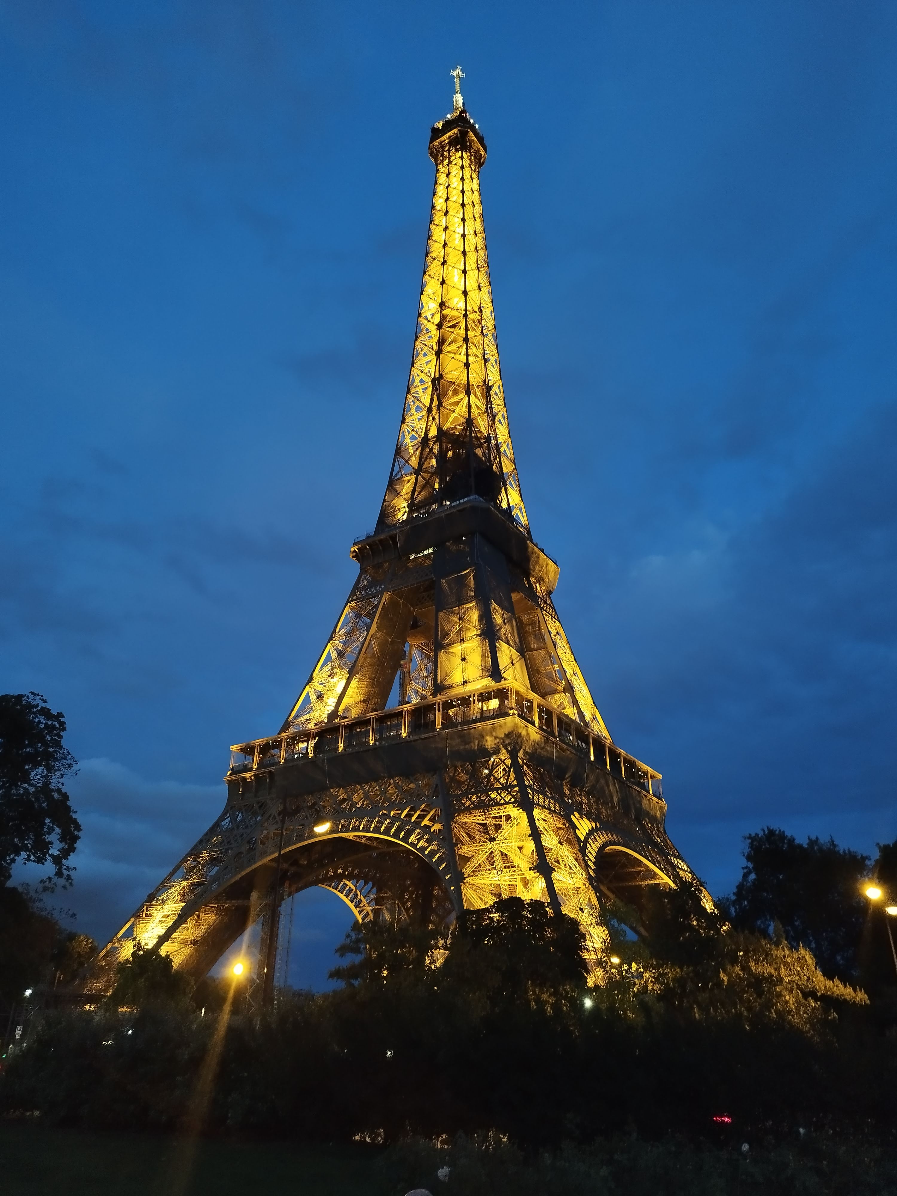 22-27 June, Return flights to Paris Beauvais from Manchester with Ryanair - Hand Luggage 40x20x30cm